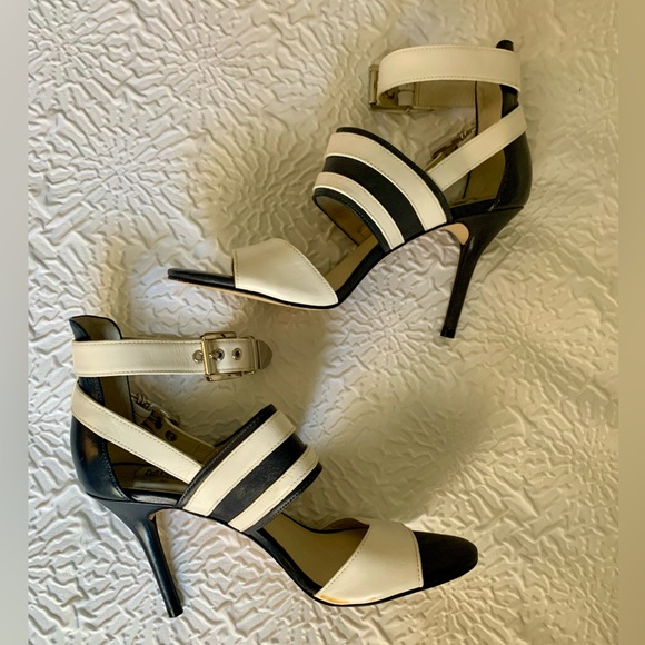 Women’s Michael Kors Navy/White Heels - Picture 5 of 8
